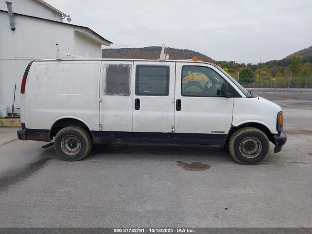2000 CHEVROLET EXPRESS CARGO VAN VIN: 1GCFG15W9Y1260640