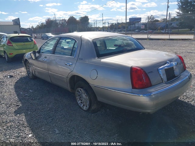 1999 LINCOLN TOWN CAR SIGNATURE VIN: 1LNHM82W2XY688128