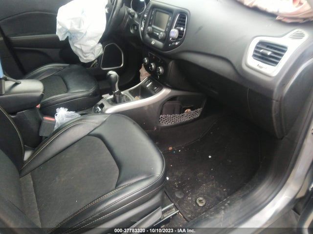 Jeep Compass Latitude 2018 3C4NJCBBXJT469538 Image 5