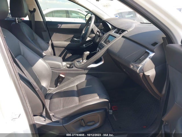 2019 JAGUAR E-PACE SADFJ2FX1K1Z66396 Photo 4