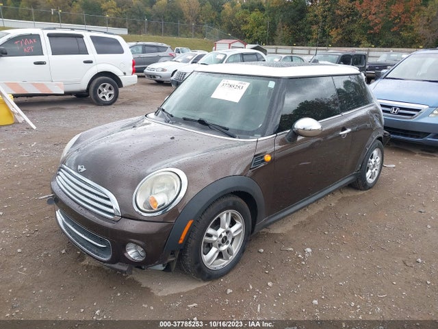 2011 MINI COOPER HARDTOP WMWSU3C57BT092082 Photo 1