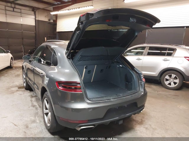 2018 PORSCHE MACAN WP1AA2A56JLB00643 Photo 2