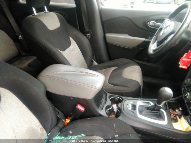 1C4PJLCB1EW232878 Jeep Cherokee Latitude