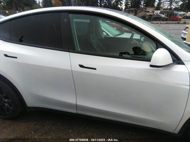 Tesla Model Y Long Range 2020 5YJYGDEE2LF037342 Image 11