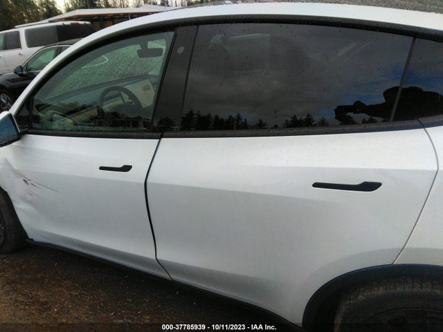 Tesla Model Y Long Range 2020 5YJYGDEE2LF037342 Image 12