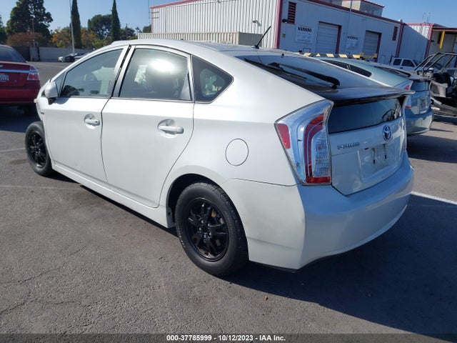 Toyota Prius Four 2015 JTDKN3DU9F0463904 Image 3