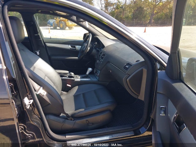 2010 MERCEDES-BENZ C 300 SPORT/LUXURY/ VIN: WDDGF5EB2AR098164