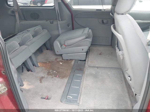 2005 CHRYSLER TOWN & COUNTRY LX VIN: 2C4GP44R75R586851