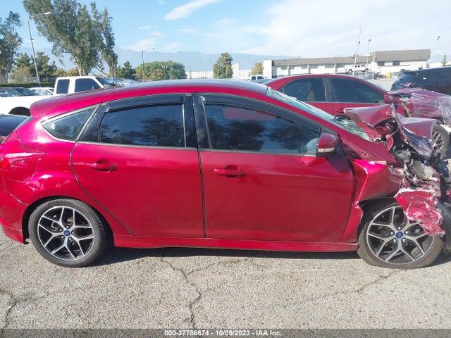 2016 FORD FOCUS SE VIN: 1FADP3K24GL342403