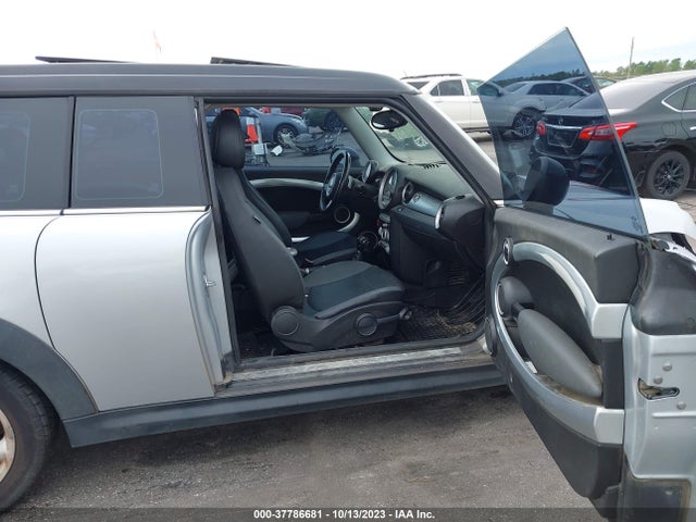 2009 MINI COOPER CLUBMAN WMWML33579TX34287 Photo 4