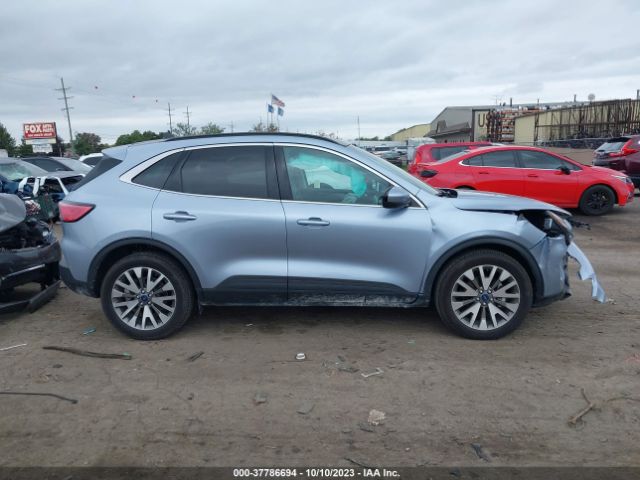 1FMCU9J92NUC01588 Ford Escape Titanium