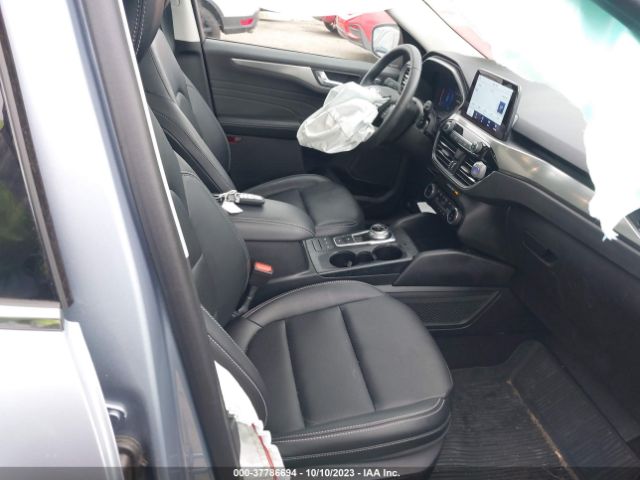 1FMCU9J92NUC01588 Ford Escape Titanium