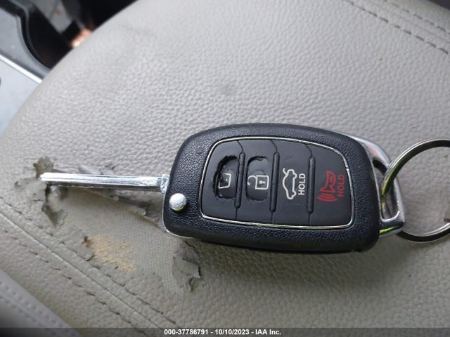 2015 HYUNDAI SONATA 2.4L SE VIN: 5NPE24AF0FH219191