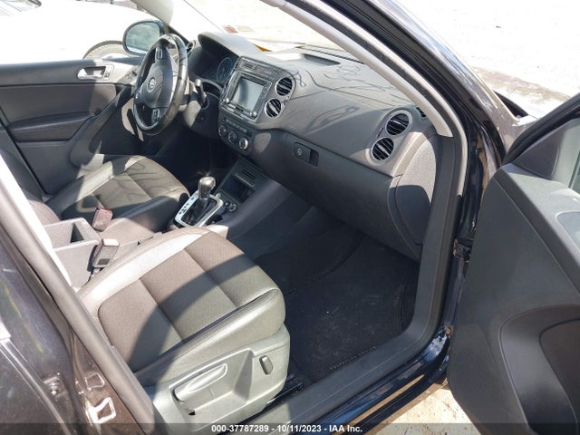 WVGSV7AX7HK026279 Volkswagen Tiguan Wolfsburg Edition