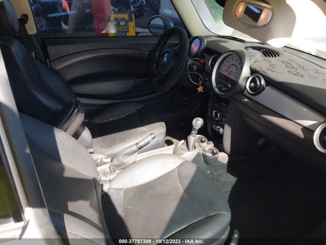 2013 MINI CLUBMAN WMWZF3C55DT490449 Photo 4