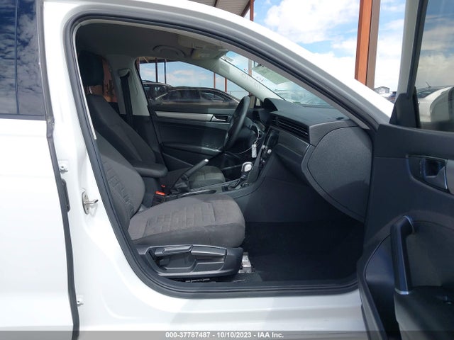 1VWAA7A33MC005102 Volkswagen Passat 2.0t S