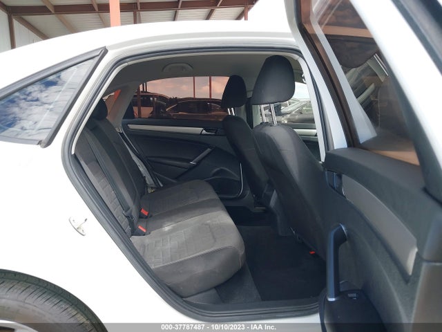 1VWAA7A33MC005102 Volkswagen Passat 2.0t S