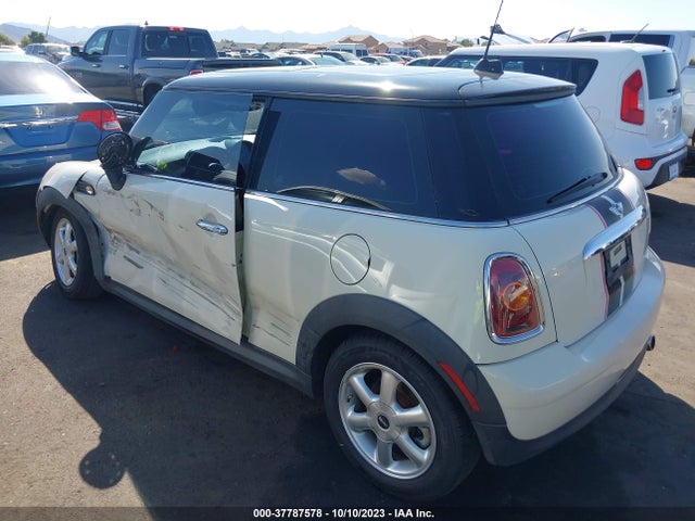 2010 MINI COOPER HARDTOP WMWMF3C55ATZ63529 Photo 2