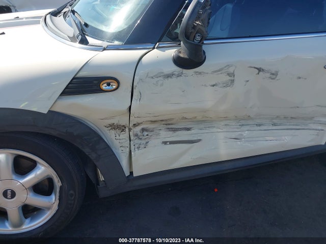 2010 MINI COOPER HARDTOP WMWMF3C55ATZ63529 Photo 5
