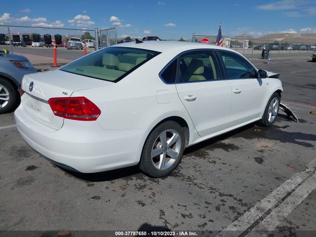 1VWAS7A39EC025076 Volkswagen Passat Wolfsburg Ed