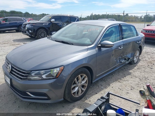 1VWAT7A32HC057997 Volkswagen Passat 1.8t S
