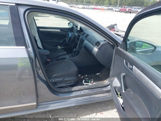 1VWAT7A32HC057997 Volkswagen Passat 1.8t S