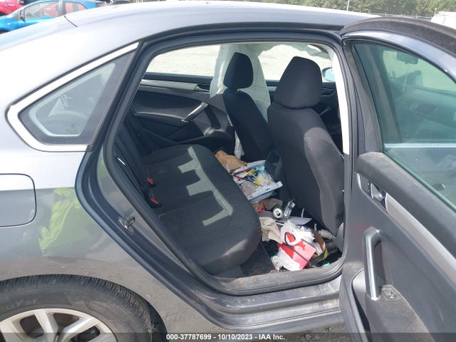 1VWAT7A32HC057997 Volkswagen Passat 1.8t S