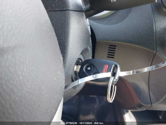 2013 HONDA FIT VIN: JHMGE8H36DC050370