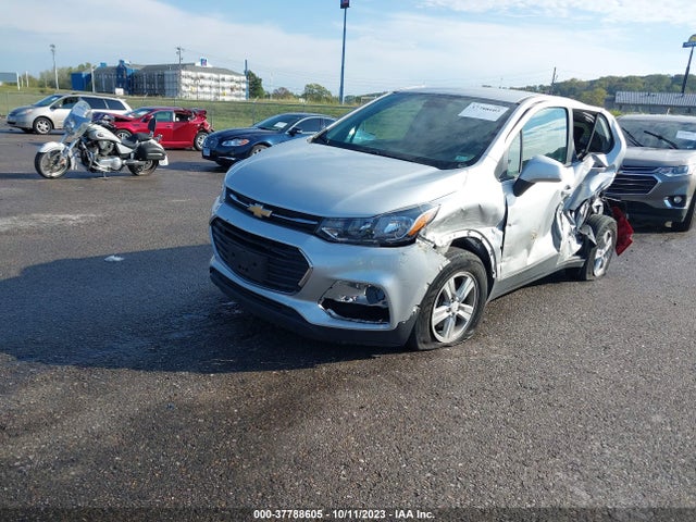 Chevrolet TRAX LS 2019 3GNCJKSBXKL332559 Image 2