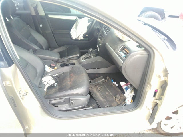 3VWD07AJ8EM291754 Volkswagen Jetta Sedan Se W/connectivity/sunroof