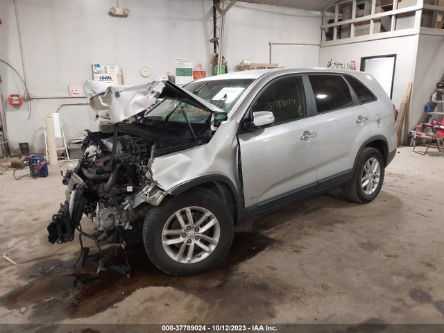 KIA SORENTO LX 2014 5XYKTCA62EG459052 Image 2