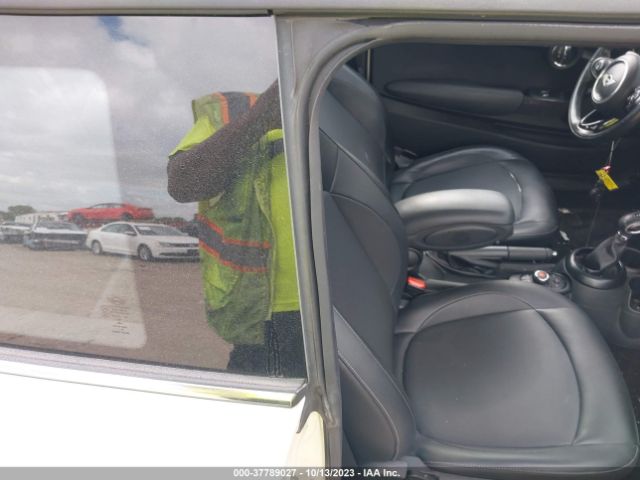 WMWXP5C51H3B77813 Mini Hardtop 2 Door Cooper