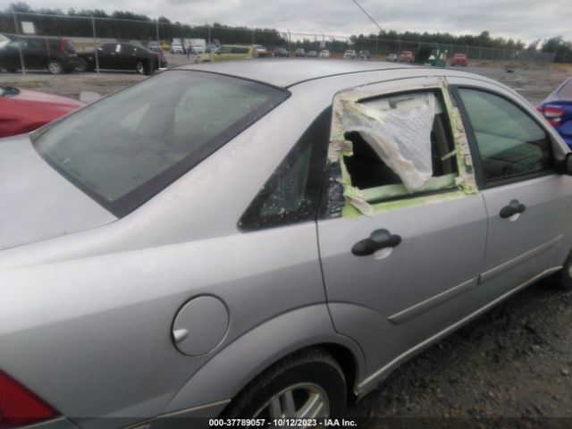 2003 FORD FOCUS 1FAFP34373W323870 Photo 5