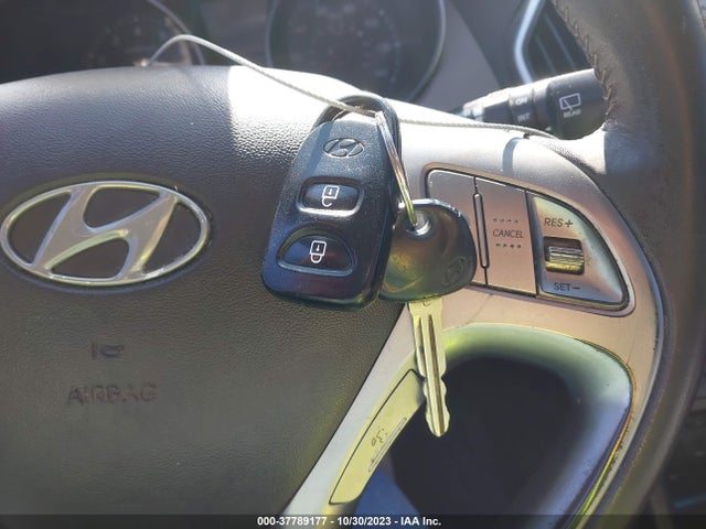 2011 HYUNDAI TUCSON LIMITED VIN: KM8JU3AC6BU212489