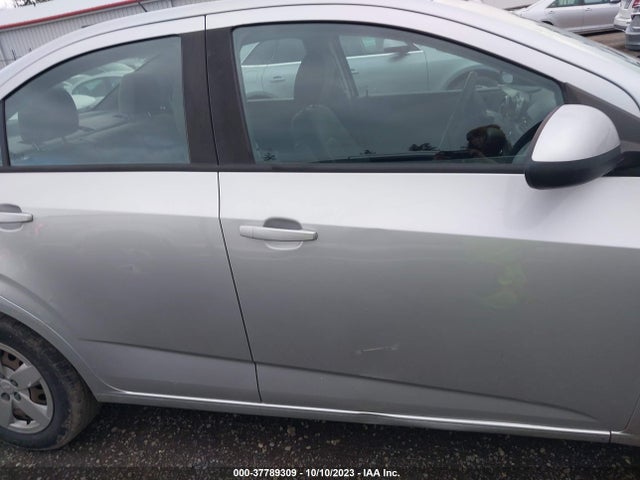 Chevrolet SONIC LS 2016 1G1JA5SG1G4153233 Image 13