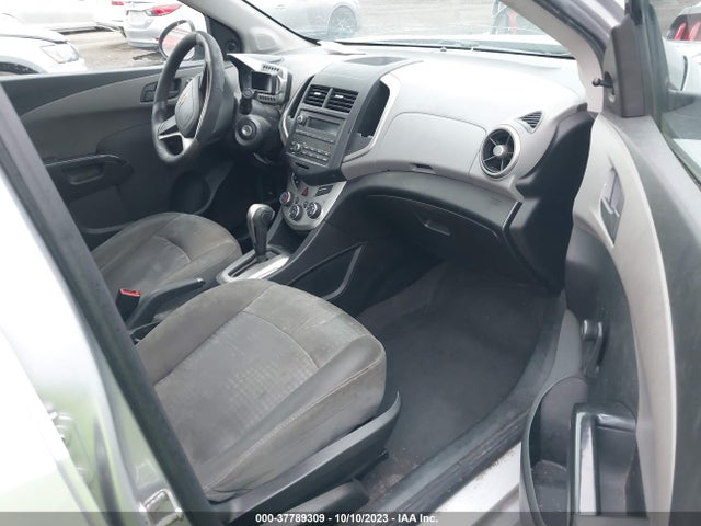 Chevrolet SONIC LS 2016 1G1JA5SG1G4153233 Image 5