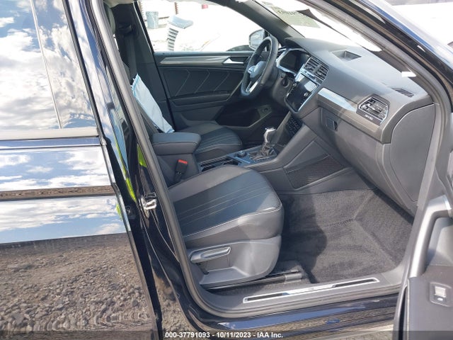 3VV8B7AX3NM052066 Volkswagen Tiguan Se R-line Black