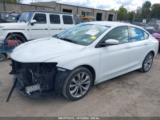 Chrysler 200 S 2015 1C3CCCBB7FN627993 Image 2