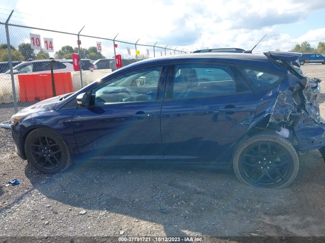 2016 FORD FOCUS SE VIN: 1FADP3K21GL327647