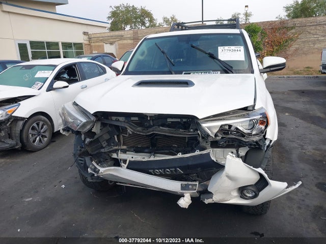 Toyota 4RUNNER SR5 2019 JTEBU5JR9K5657162 Image 12