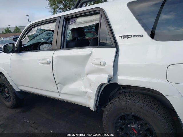 Toyota 4RUNNER SR5 2019 JTEBU5JR9K5657162 Image 14