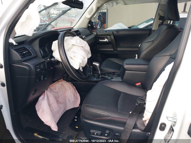 Toyota 4RUNNER SR5 2019 JTEBU5JR9K5657162 Image 5