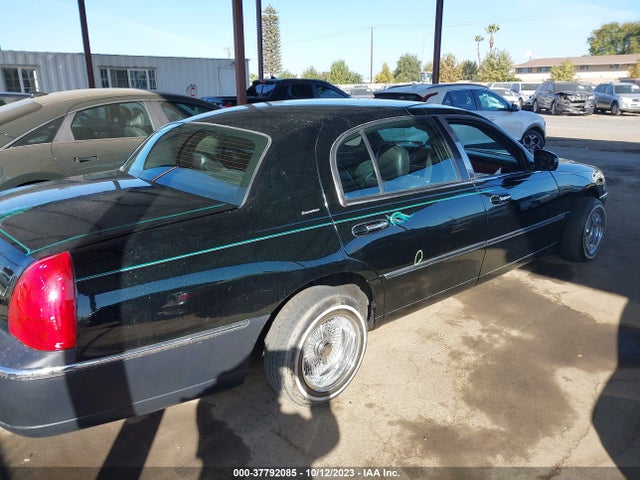Aukcja sprzedaży 2003 Lincoln Town Car Executive L, vin: 1LNHM84WX3Y643980, numer aukcji: 37792085