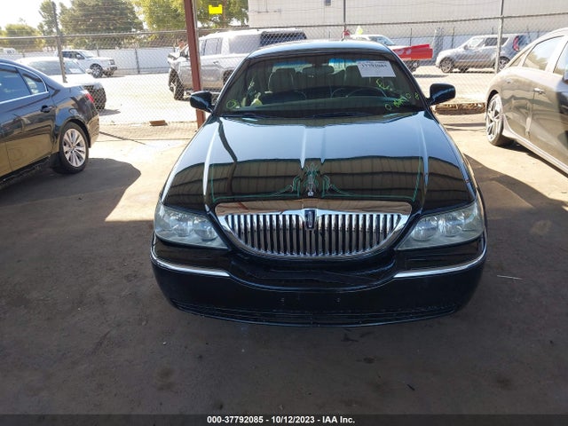 Aukcja sprzedaży 2003 Lincoln Town Car Executive L, vin: 1LNHM84WX3Y643980, numer aukcji: 37792085