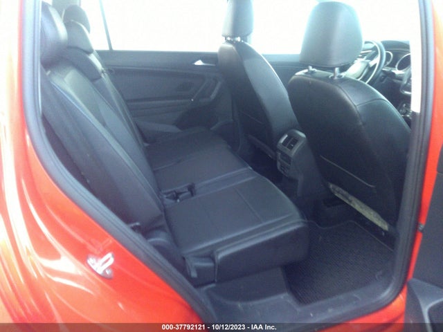 3VV3B7AXXJM160284 Volkswagen Tiguan Sel/se