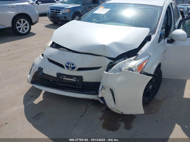 Toyota Prius Four 2015 JTDKN3DU9F1990853 Image 6
