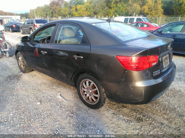 2010 KIA FORTE KNAFU4A20A5811756 Photo 2