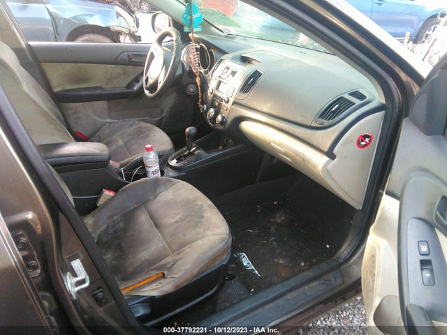 2010 KIA FORTE KNAFU4A20A5811756 Photo 4
