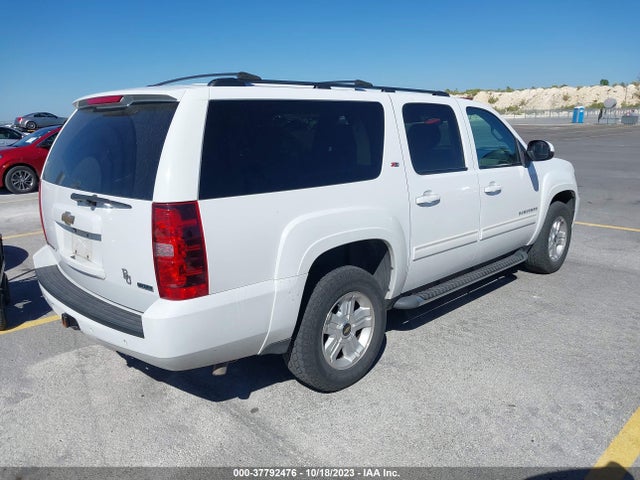 2011 CHEVROLET SUBURBAN 1GNSKJE37BR279447 Photo 3