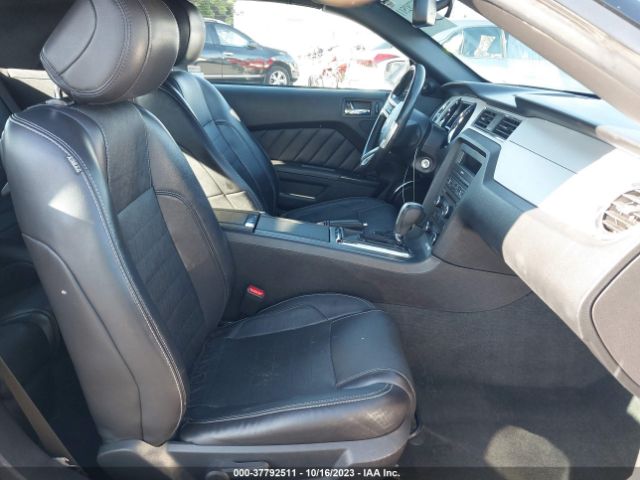 1ZVBP8EM3E5310875 Ford Mustang V6